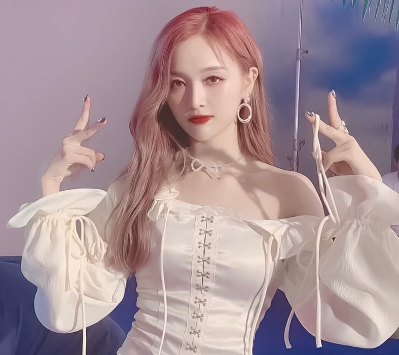 混差就得继承家产的女爱豆 她日美双国籍贵族 粉墨女团全富婆 看点快报