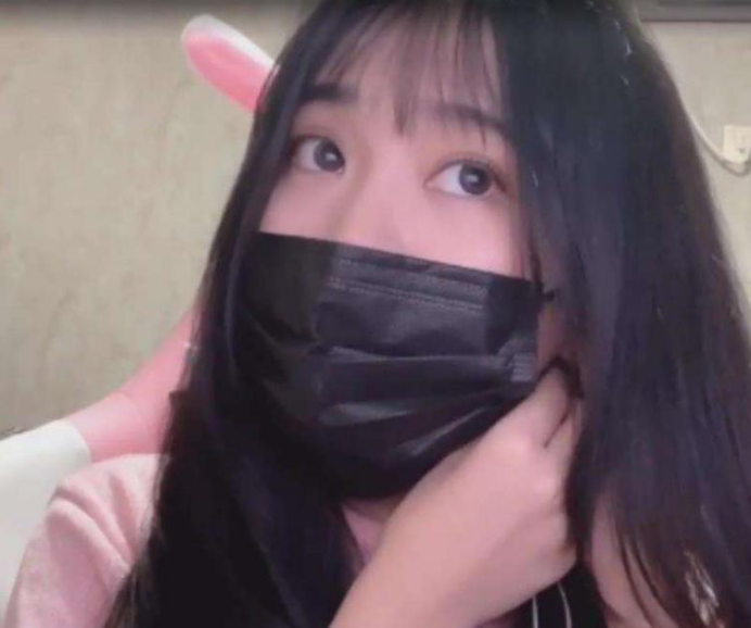 小团团素颜曝光成大脸盘子?看到萝莉版的她,黑粉可以道歉了