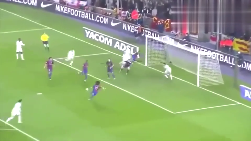 19岁梅西帽子戏法救主！巴萨3-3绝平皇马