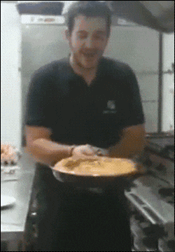 三表妹期待你的神评论 底部留言区一决高下 ▼ 如果你笑了,请记得