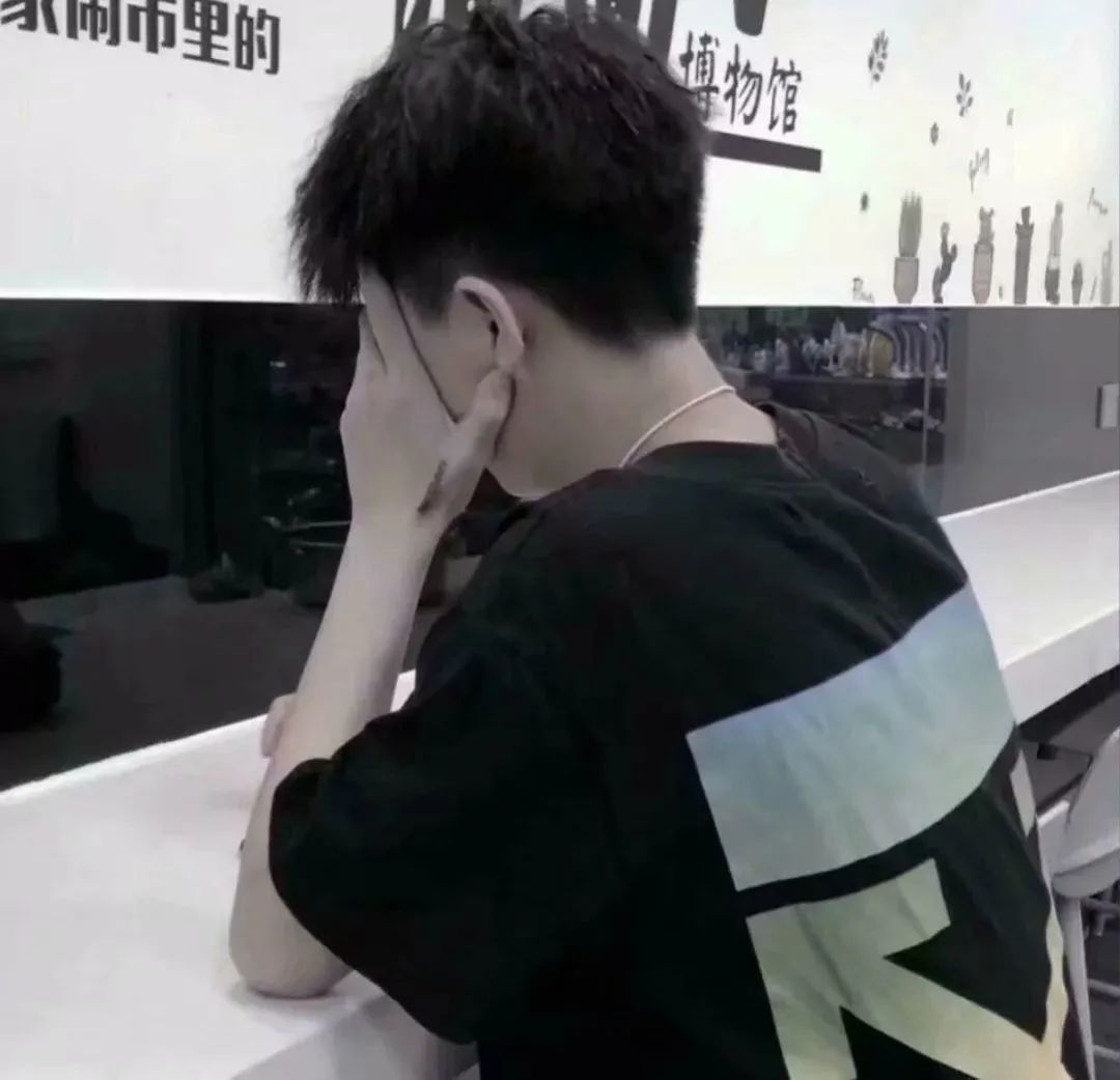 男生头像:1129阳光少年霸气男生头像