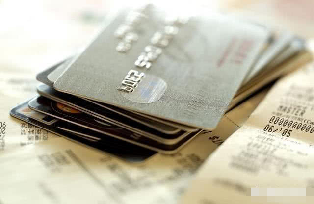 如果银行卡密码输错三次 当天不能用还是直接锁 不知道会吃亏的 看点快报