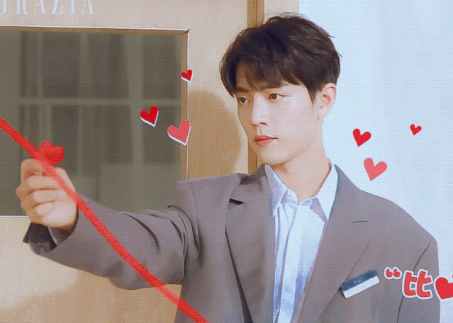 那些年,喜欢到处溜达的肖战-看点快报