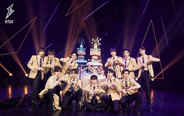 龙丹妮也学李飞那一套,r1se首唱会按档次收费,粉丝18块钱都嫌贵