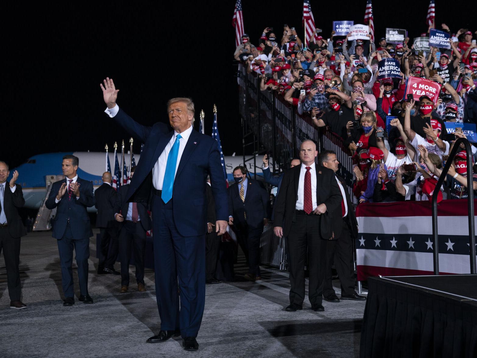 白宫医生下重要诊断，特朗普乐开了花：抓紧集会，我不传染还免疫