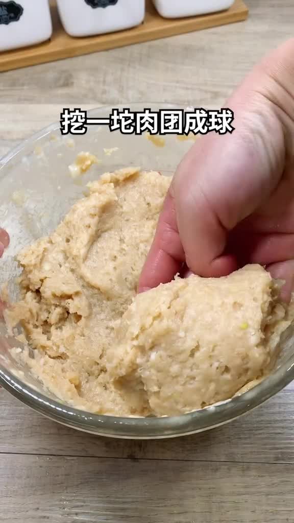 0?fmt=jpg&size=43&h=1024&w=576&ppv=1