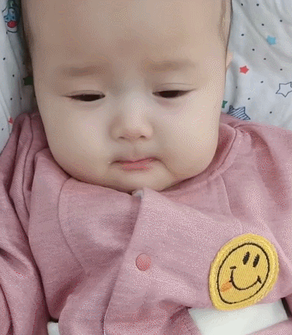 万分可爱的小娃娃,这软萌的模样,真是太漂亮了!