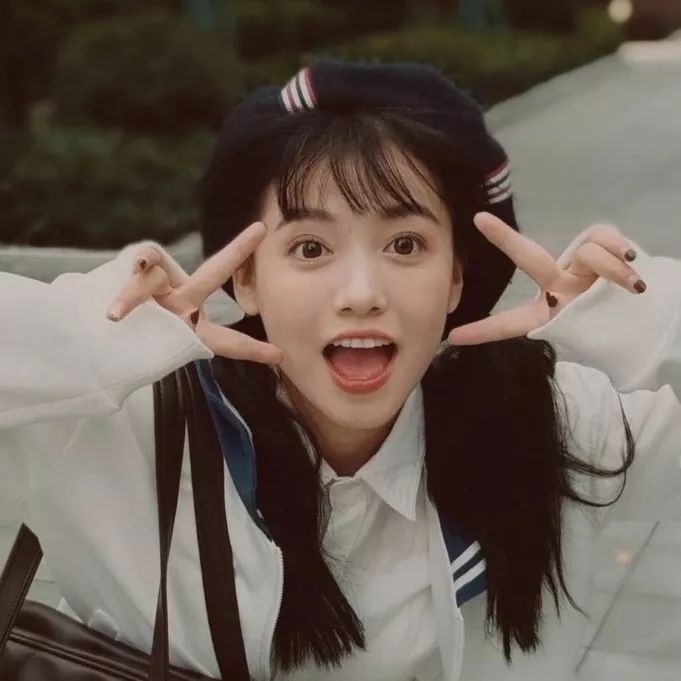笑容甜份女生头像