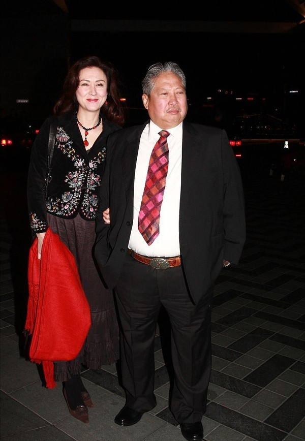 洪金宝的妻子就算年纪大了看着也一点不丑穿上礼服更高端