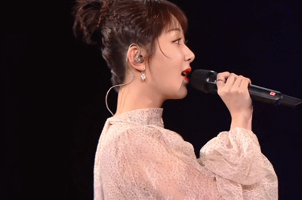 星光大赏肖战和杨紫合唱歌曲仅一个眼神令全网粉丝疯狂