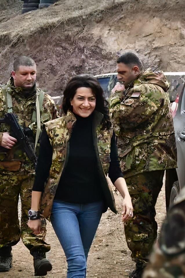 亚美尼亚总理夫人宣布参战，儿子已经在战场！ 到了最危险时刻？