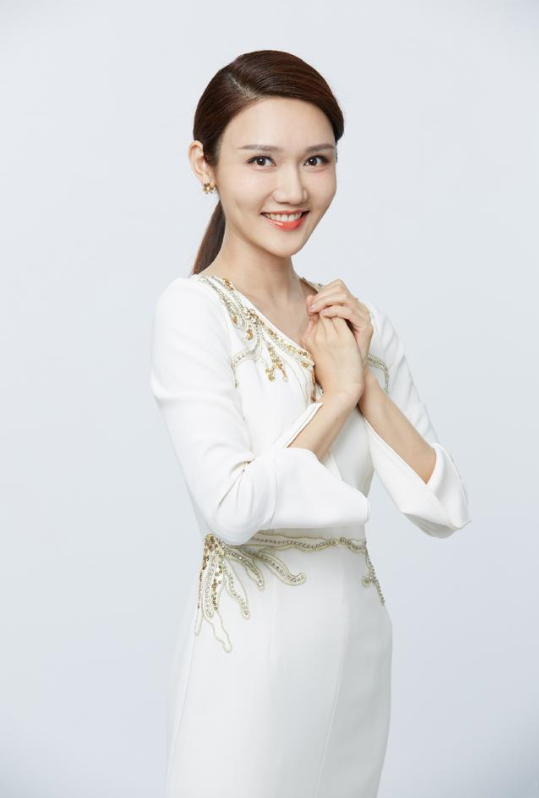 央视主持人龙洋,被称为董卿接班人,集美貌与才华于一身的湘妹子