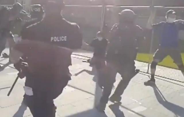 黑人之死再引發大規模抗議 美國警察暴力出擊抓人 還發射催淚彈 天天要聞