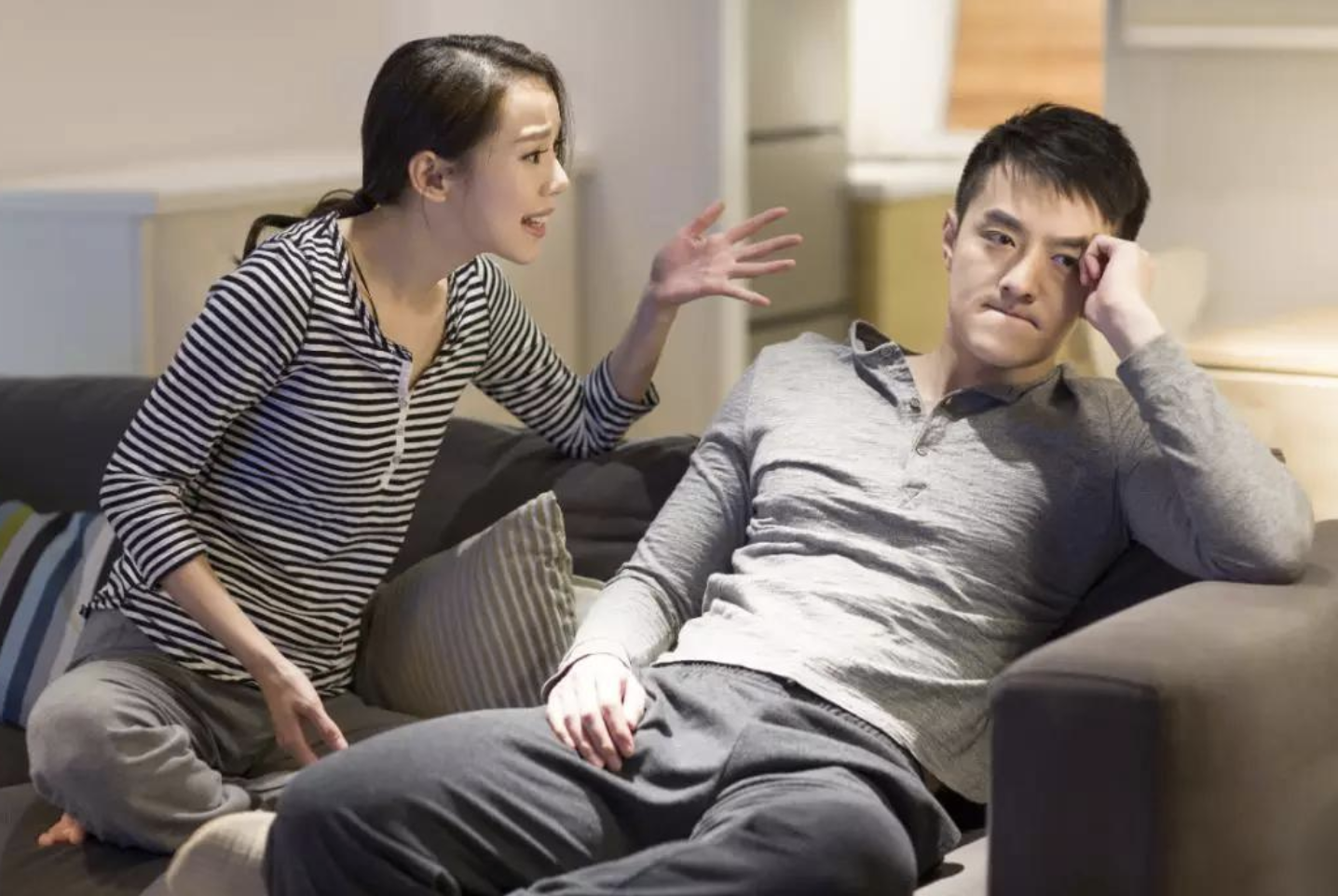 校花婚后成免费保姆丈夫拍下妻子洗衣照炫耀网友嫁错了