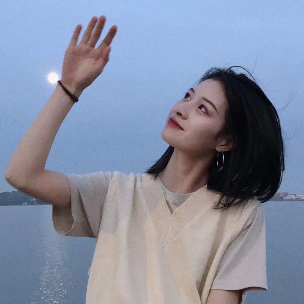 女生头像|推开窗户,仰望天空,开怀大笑,明天又是美好的一天