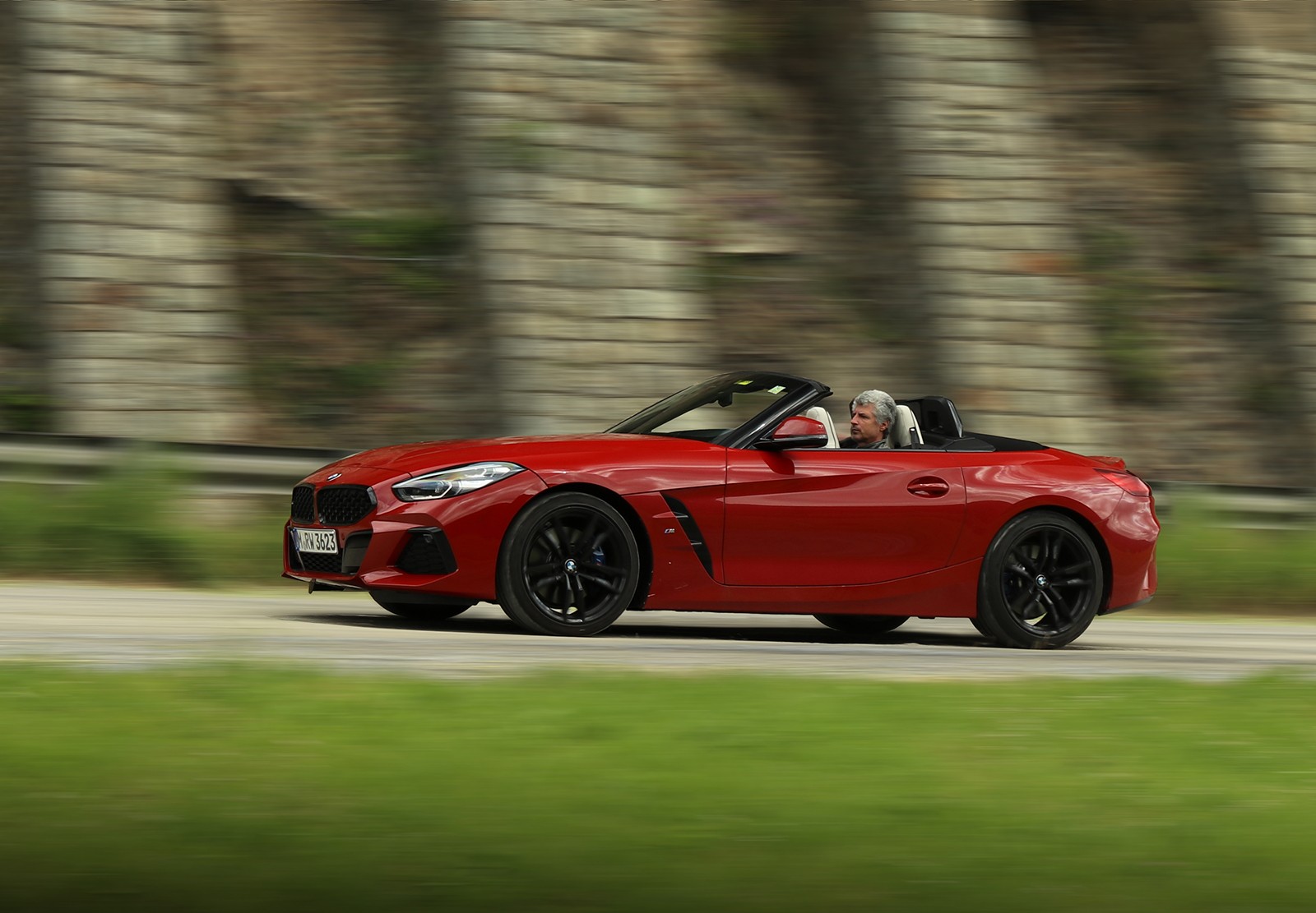 2021款宝马z4-sdrive30i,两门两座敞篷跑车