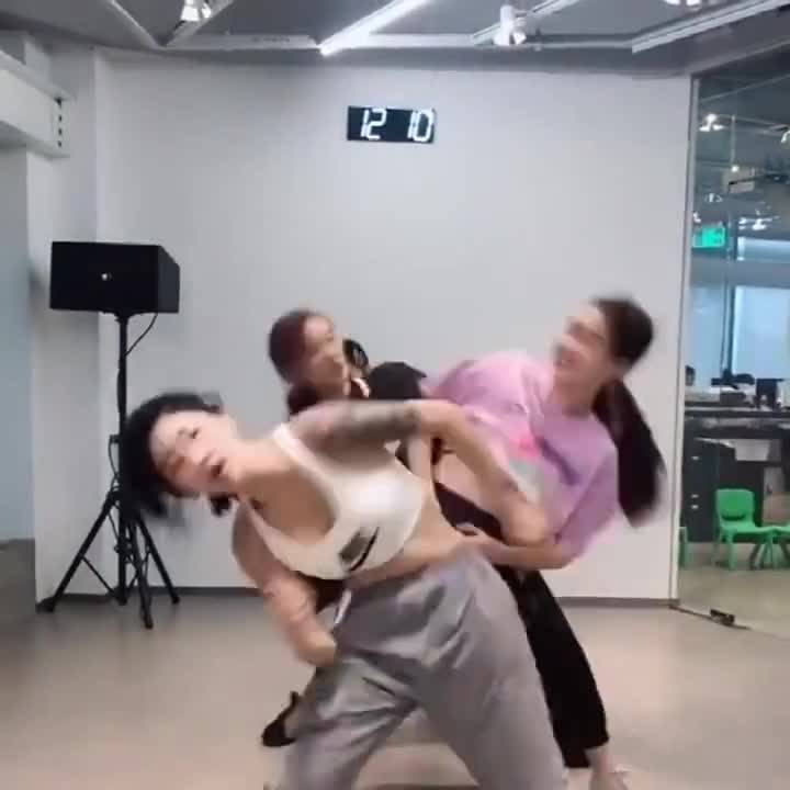 宿舍舞蹈沙雕文案，宿舍舞蹈沙雕文案怎么写