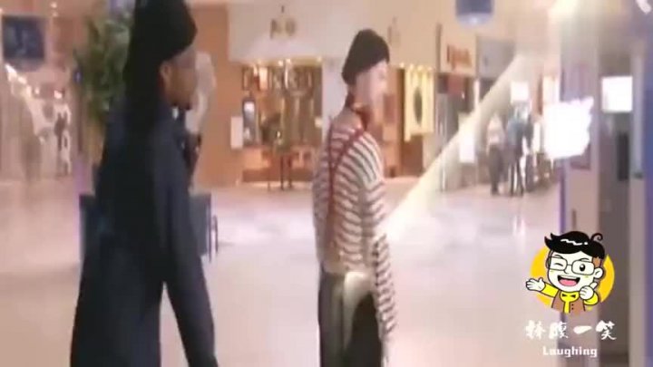 外国街头撩路人恶搞视频，外国街头撩路人恶搞视频大全