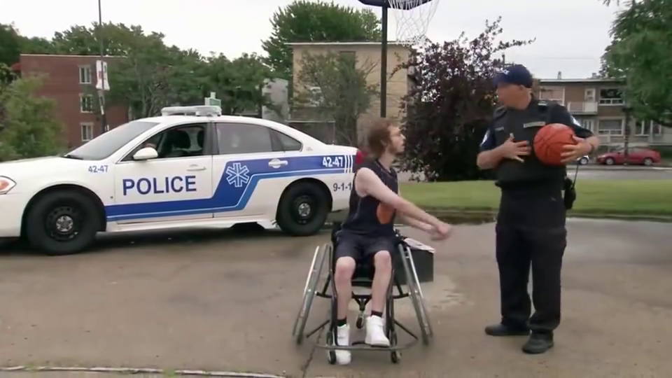 恶搞路人被警车带走视频，恶搞路人被警车带走视频大全