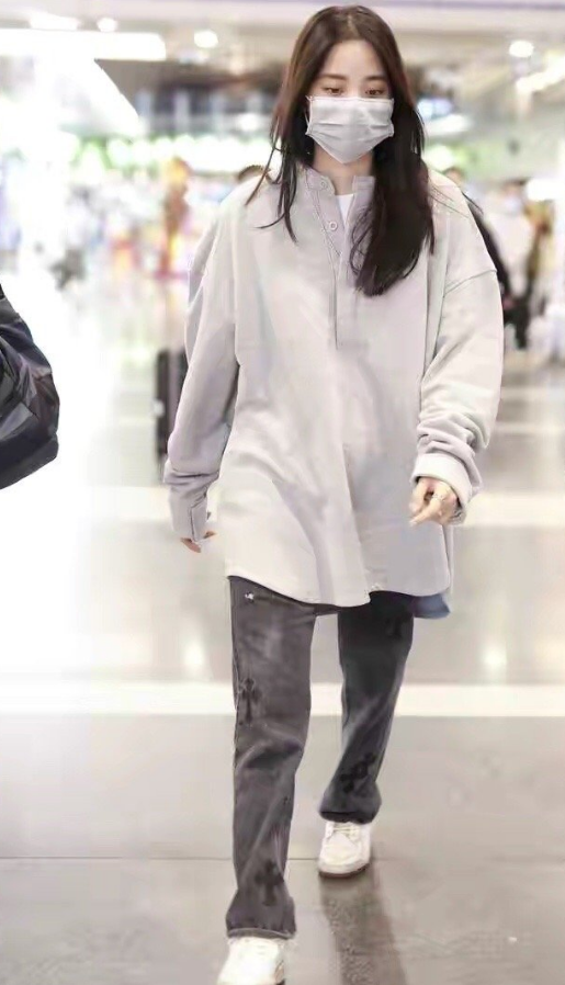 How Thin Is National First Love Ouyang Nana She Was Dumbfounded After She Put On Her Tights Daydaynews This is my idol nana ouyang from taiwan,i love her cello skill. daydaynews cc