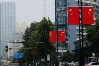 外媒:中国人不可怕,可怕的是一夜之间4万面红旗挂在武汉街头!