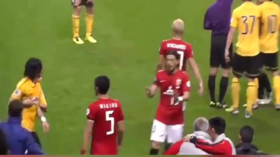 张琳芃2026赛季结束退役：从冠军传奇到教练转型，铁卫最后一舞致敬中超