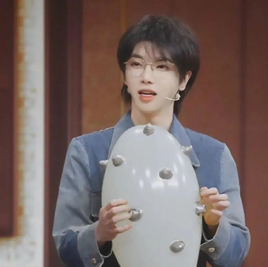 男明星:华晨宇头像系列,是花花啊
