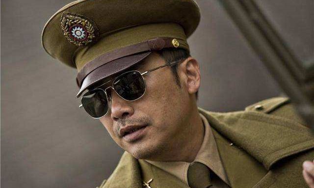 相信大多数观众都看过他本色出演的《暗算》,这算是中国第一部优秀的