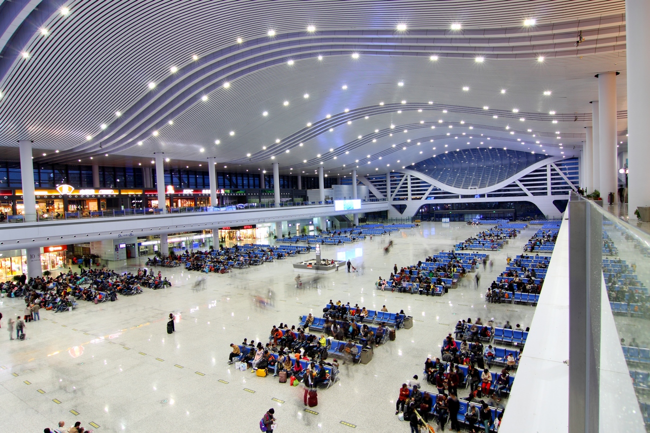 高铁时代的宁波站候车大厅内景.