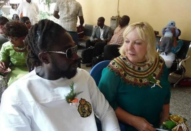 A 63-year-old woman married 33-year-old Xiao Xianrou and spent all her  savings, and now regrets discovering that he does not love me | DayDayNews