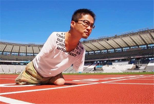 先天性没有四肢的 日本劈腿狂人 婚后15年出轨50人 天天要闻