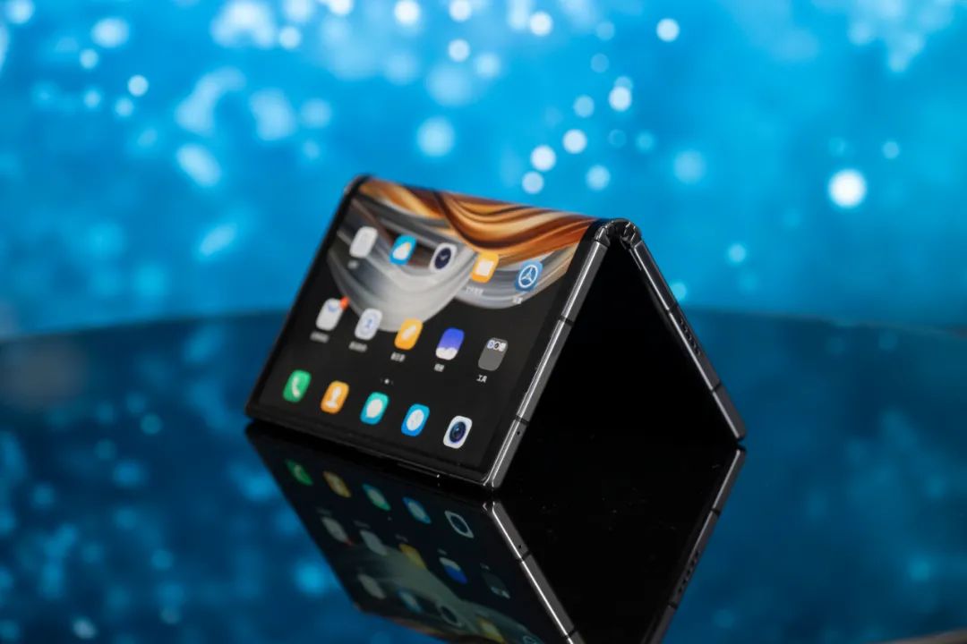 柔宇科技折叠 开合之间，纵享未来：9988元 柔宇FlexPai 2折叠屏手机上手体验