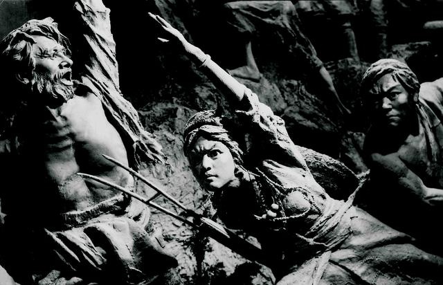 时代烙印：西藏大型雕塑《农奴愤》揭秘