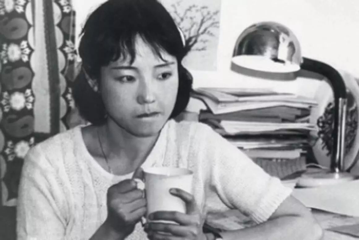 令马未都不敢抬头看的严歌苓,她才是如假包换的"美女作家"