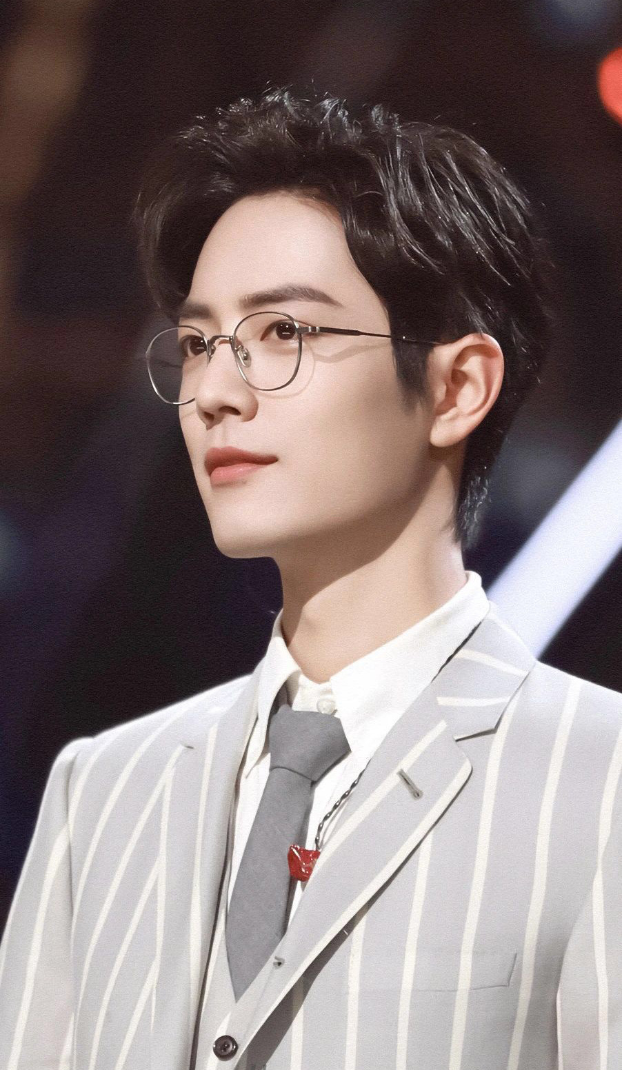 肖战曝黑热搜个人单曲却登上日榜首位粉丝你继续黑糊了算我输