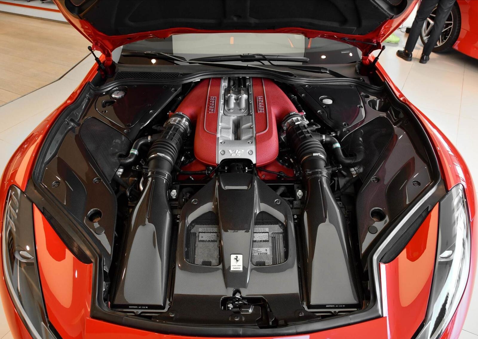 新款法拉利812曝光,造型惊艳,6.5升12缸动力,零百加速