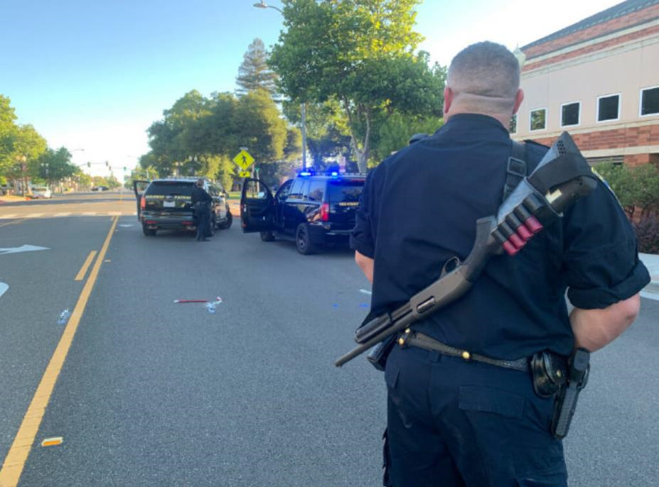 美国警察出门必备霰弹枪 欧洲警察却偏好冲锋枪 这是为何 天天要闻