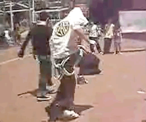 初代潮流青年的鬼步舞,被广场舞大爷大妈还魂了