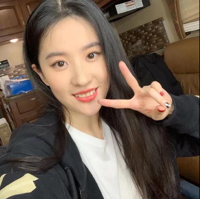 女生头像:精选超可爱超好看的女生真人头像100张