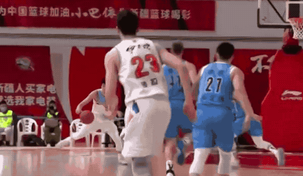 周琦,阿不都沙拉木,多纳塔斯-莫泰尤纳斯,新疆男篮,莫泰尤纳斯