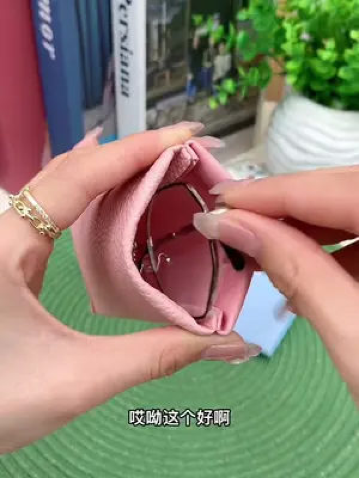 眼镜刮花怎么办，眼镜被刮花了怎么修复