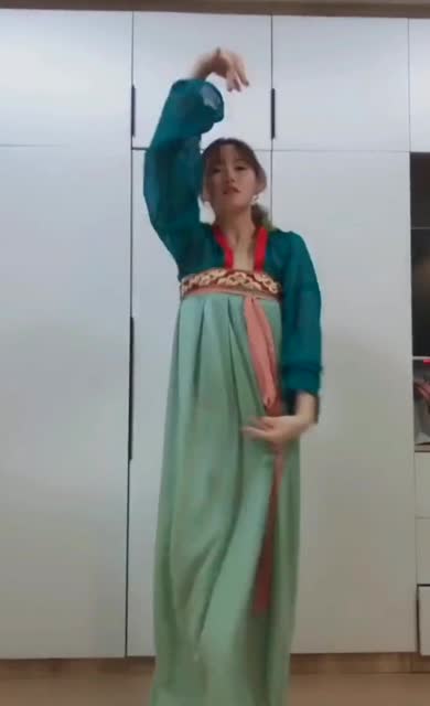 长发汉服跳舞穿搭女士，长发汉服跳舞穿搭女士图片