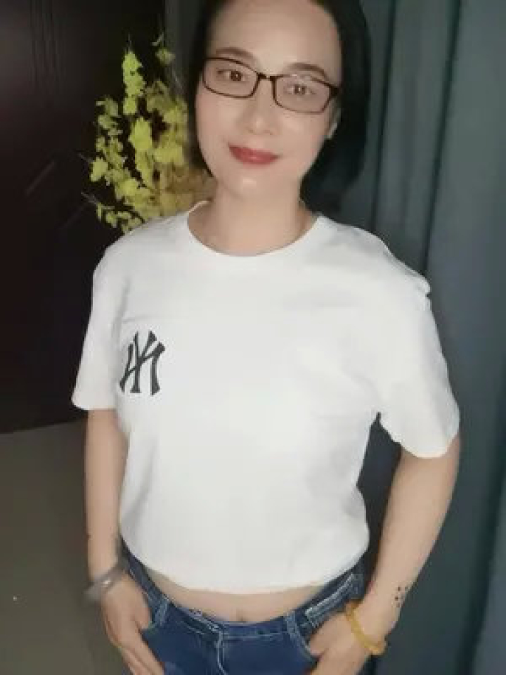 戴什么样的眼镜年轻，戴什么样的眼镜年轻女生