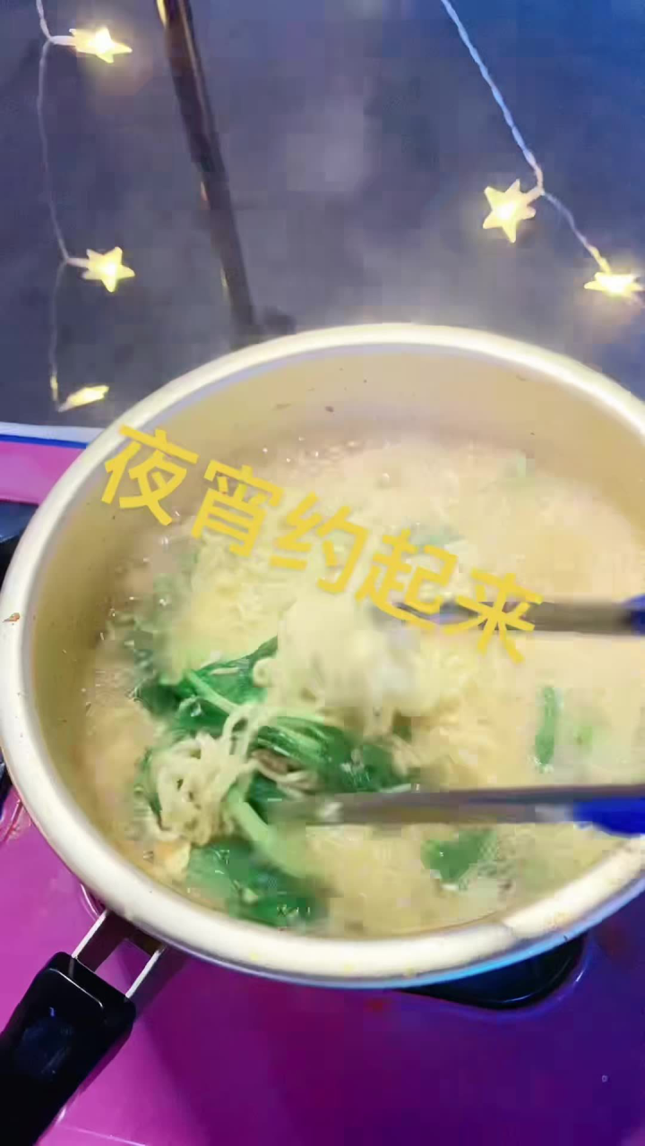 网红泡面 花品牌 深夜泡面 摆地摊的小姐姐 灵魂宵夜 记录真实生活