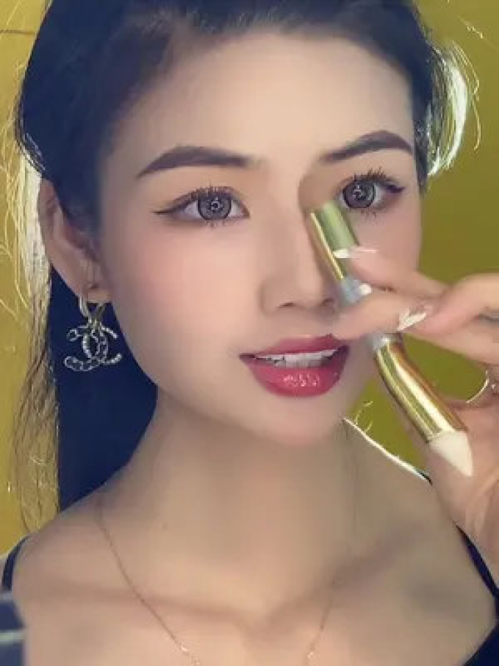 鼻梁不够高带什么眼镜，鼻梁不够高带什么眼镜好看