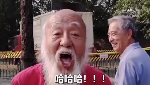 国外街头恶搞老大爷视频，国外街头恶搞老大爷视频大全