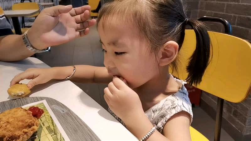 麦当劳小孩恶搞视频，麦当劳小孩恶搞视频大全