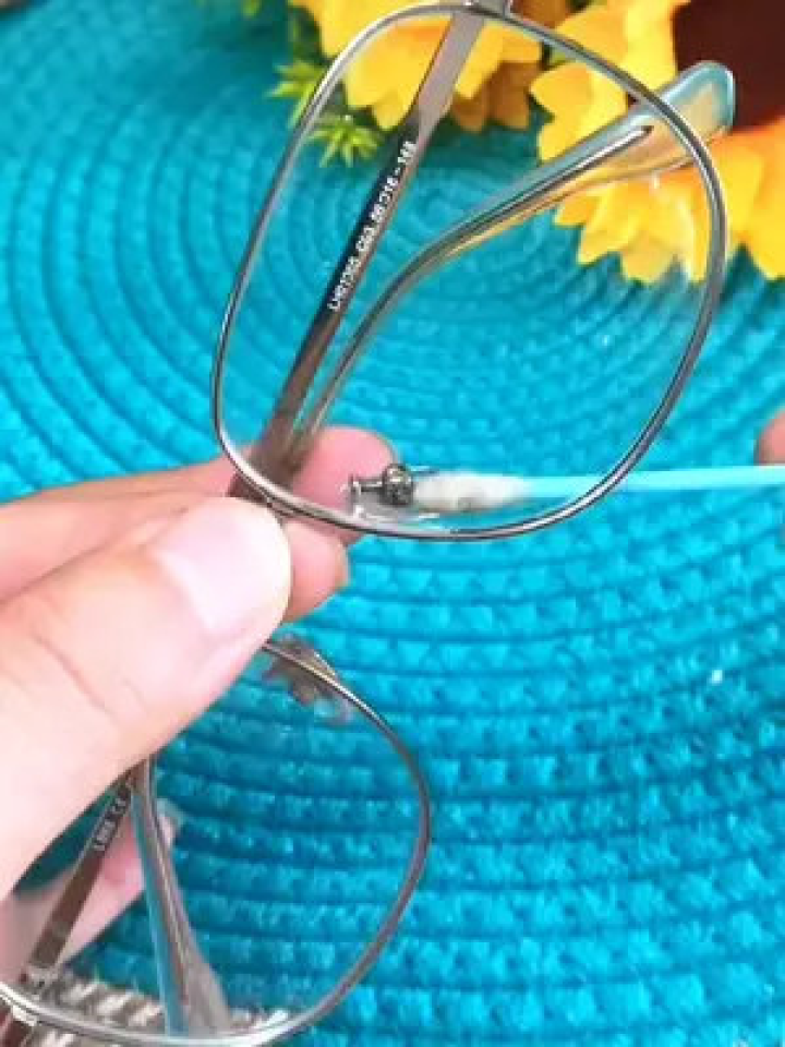 眼镜的鼻托捂鼻梁怎么办，眼镜的鼻托断了能修吗