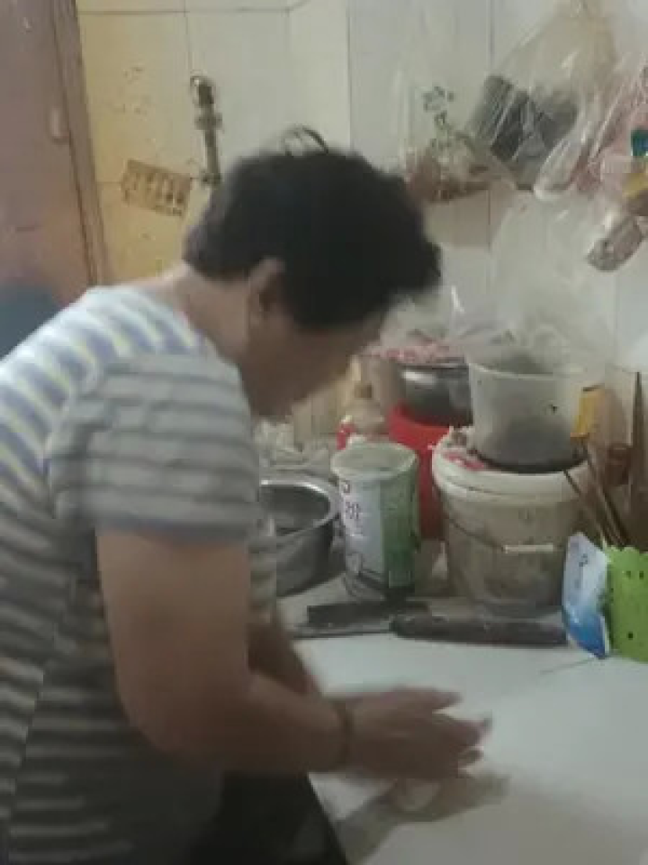 恶搞东北人吃饺子的视频，恶搞东北人吃饺子的视频大全