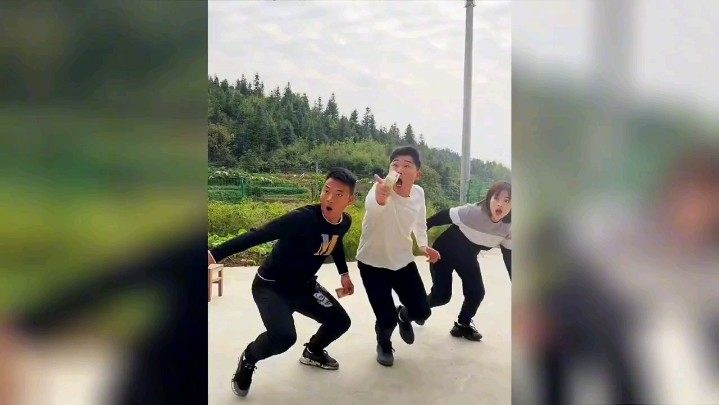 路人扔木根恶搞视频下载，路人扔木根恶搞视频下载